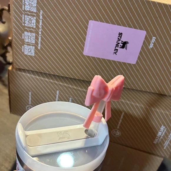 🩷Stanley White & Pink Hello Kitty Quencher Tumbler with Charm🩷 - Picture 8 of 10